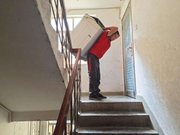 我問哪種洗衣機好用，售貨員：年輕人喜歡滾筒，中老年人喜歡波輪