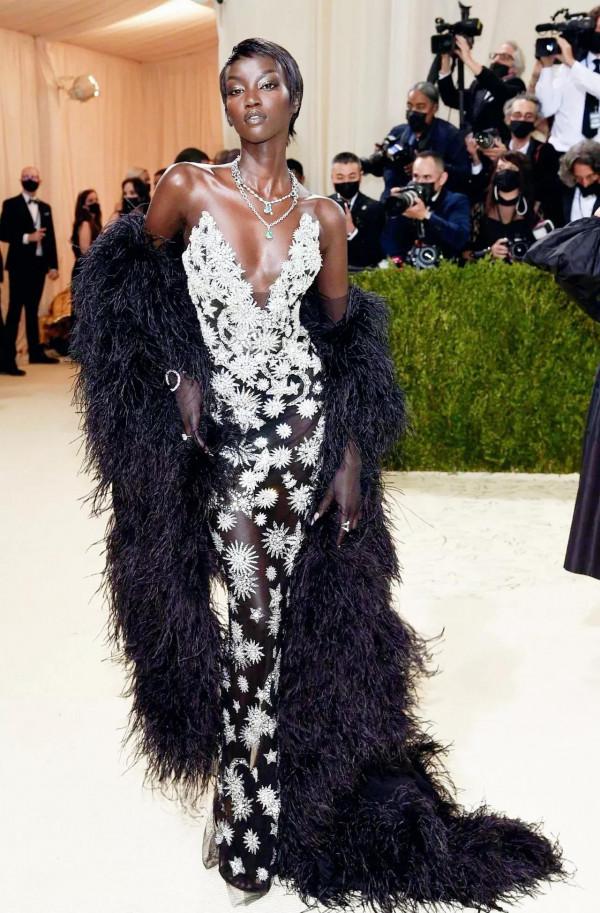 有些晚會,要在中午看,因為早晚會被雷s 有些晚會,要在中午看,因為早晚會被雷s