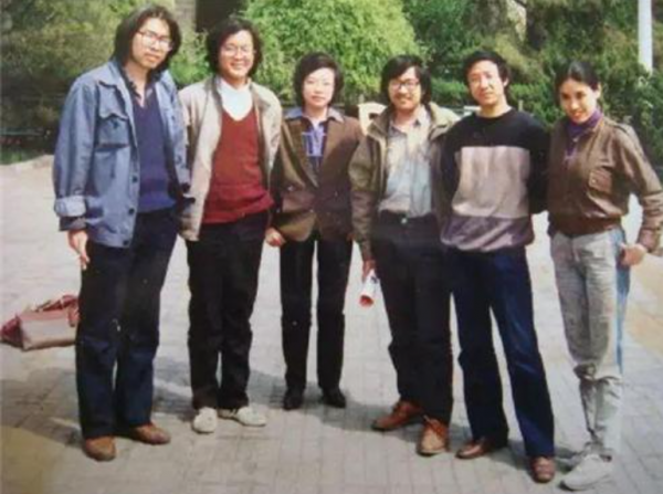 海子臥軌去世，兩月後，好友駱一禾為其整理遺作時猝然長逝