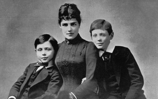 丘吉爾母親：19歲嫁英國貴族的“美元公主”，得到兒子無條件的愛