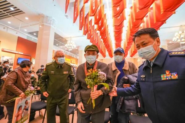 志願軍曾人手一張！照片裡的&OpenCurlyDoubleQuote;小姑娘&rdquo;講述背後故事