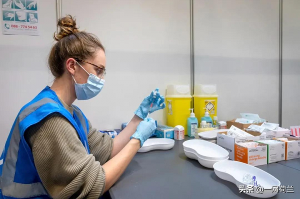 荷蘭施打加強針的比例差強人意,部長急了 荷蘭施打加強針的比例差強人意,部長急了
