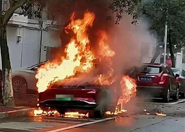 威馬汽車“鎖電”犯眾怒，治標不治本