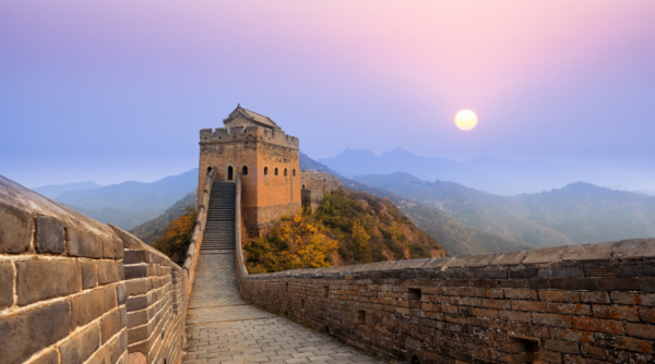 嘉峪關城牆上，放了一塊磚頭，為什麼幾百年來無一人敢動它？