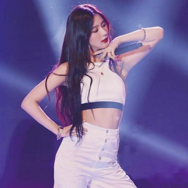 “五代神顏”趙美延：曾因未成年戀愛被勸退，如今是門面級的主唱