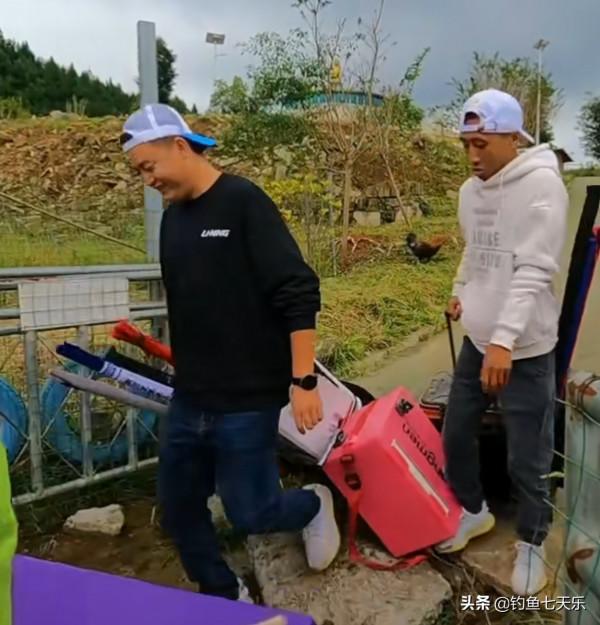 廣東90後小夥辭職去釣魚，出海垂釣月入上萬！為何仍笑不出來