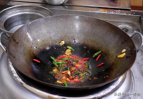 比烤肉還好吃的孜然土豆片，香辣軟糯，開胃又下飯，一盤不夠吃