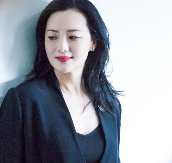 和王菲的初戀相愛28年，51歲的詠梅才是人間清醒