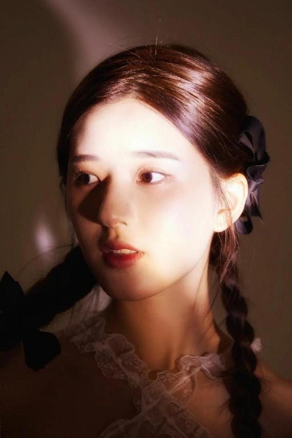 趙露思，青年演員，猶如怒放的玫瑰