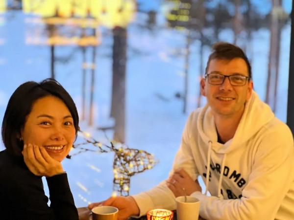 去芬蘭看極光，見聖誕老人，路上卻丟失行李，差點被鎖地牢