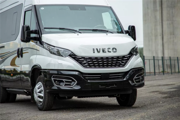 冰藍配色未來科幻感破屏而出！霍夫勒6座商務車：超豪華高檔配置