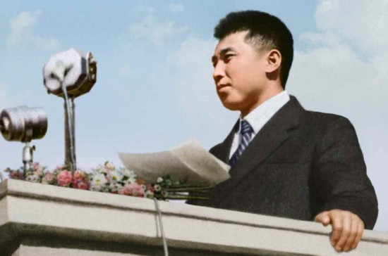 金日成訪華時，被我國少將突然摟住脖子，少將：老金，你怎麼來了