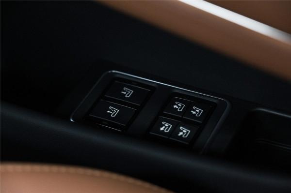 捷豹XFL:西裝下,隱藏的多面性格 捷豹XFL:西裝下,隱藏的多面性格