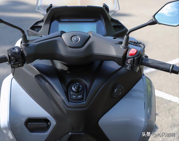 試駕雅馬哈YAMAHA Tricity300!超前部署安全性的三足巨獸 試駕雅馬哈YAMAHA Tricity300!超前部署安全性的三足巨獸