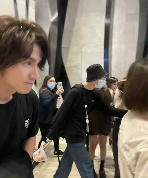 《披荊》成團之夜路透，張智霖黃貫中鬥志昂揚，17位哥哥即將出道