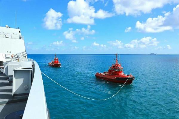 中澳海軍大型兩棲艦隔灣相望，投送艦華而不實，塢登成熟可靠