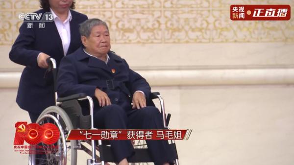 “七一勳章”獲得者馬毛姐：14歲立一等功，毛主席親自為她改名
