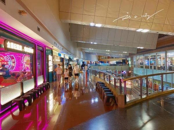 上海東方明珠對面的老牌商場，來自泰國，80後表示：名字太熟悉