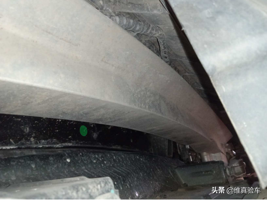 20萬買17年的奧迪Q5，檢測過程驚心動魄！檢測師：渾身傷痕