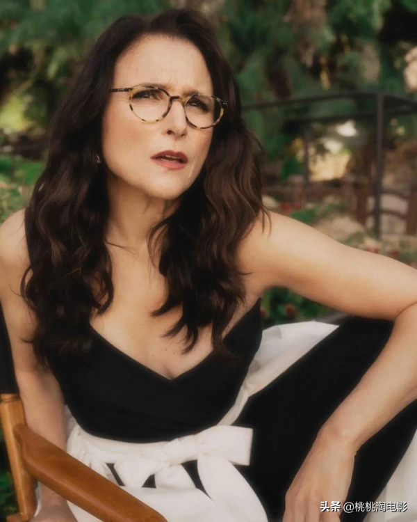 她在優雅老去！《副總統》主演茱莉亞·路易斯-德瑞弗斯雜誌大片