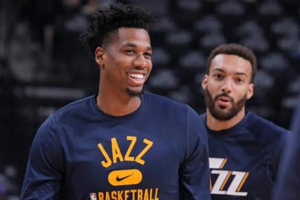 8+8+正負值+14!他不比小喬丹強?只要240萬,湖人不搶簡直就離譜 8+8+正負值+14!他不比小喬丹強?只要240萬,湖人不搶簡直就離譜