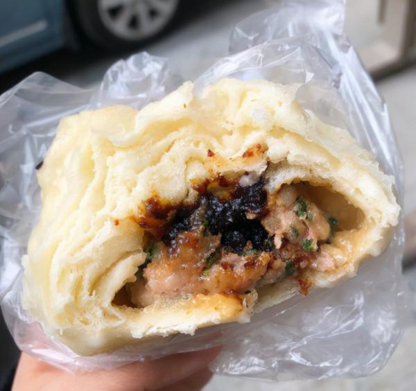 貴州無人不知的非遺美食，一家7口人全跟著幹，客人天不亮就來買