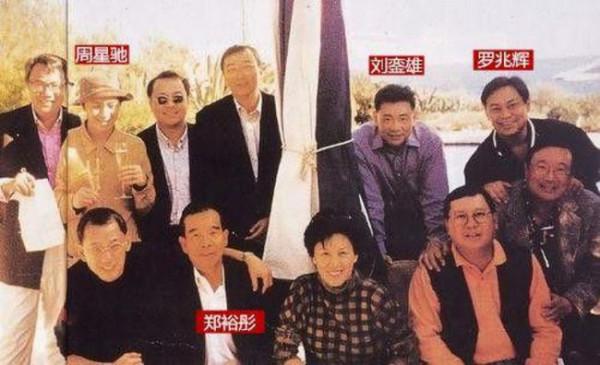 吳京200億登頂國內票房，曾嫌他賺不到500萬的初戀，如今過得咋樣