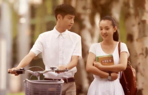 校服到婚紗的甜蜜劇