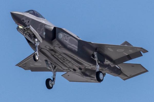 150架對21架，中國殲-20戰鬥機和日本F-35戰鬥機攻擊力橫向對比