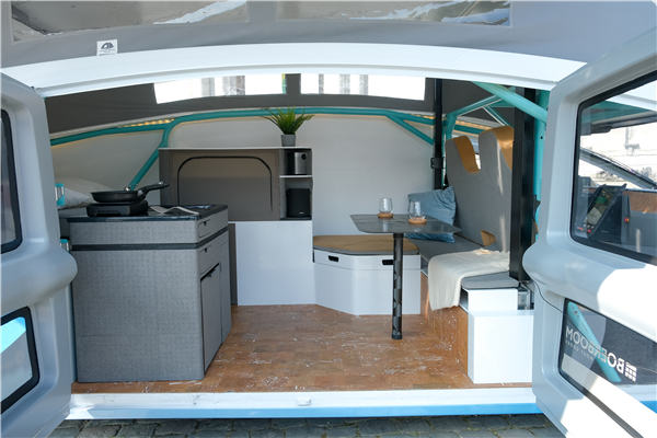 太陽能房車亮相比利時布魯塞爾 最高可實現730千米續航