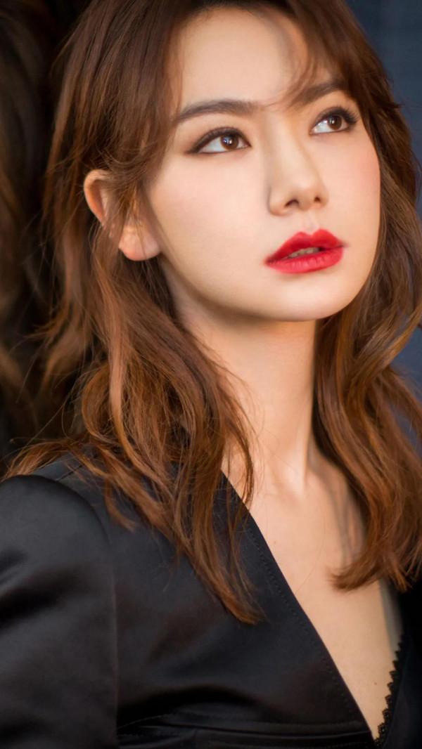 女神戚薇驚豔時光寫真集