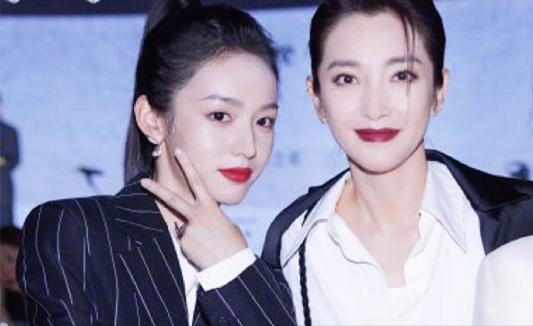 “左右逢源”周也：靠少年的你走紅，後討好李冰冰，冷臉迎合蘇芒