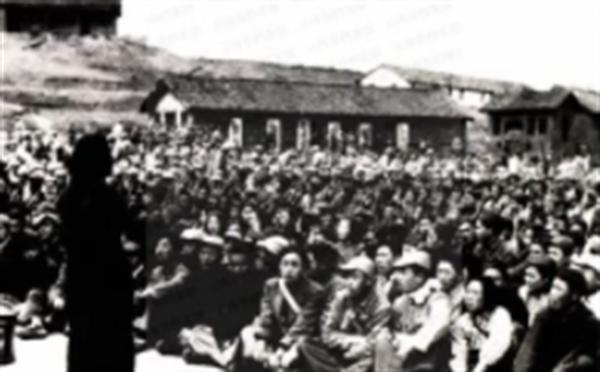 敵軍突然出現,炊事員急中生智,化解了一場災難,我軍大獲全勝 敵軍突然出現,炊事員急中生智,化解了一場災難,我軍大獲全勝