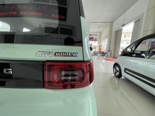 小姐姐座駕再升級，宏光MINIEV馬卡龍到店實拍
