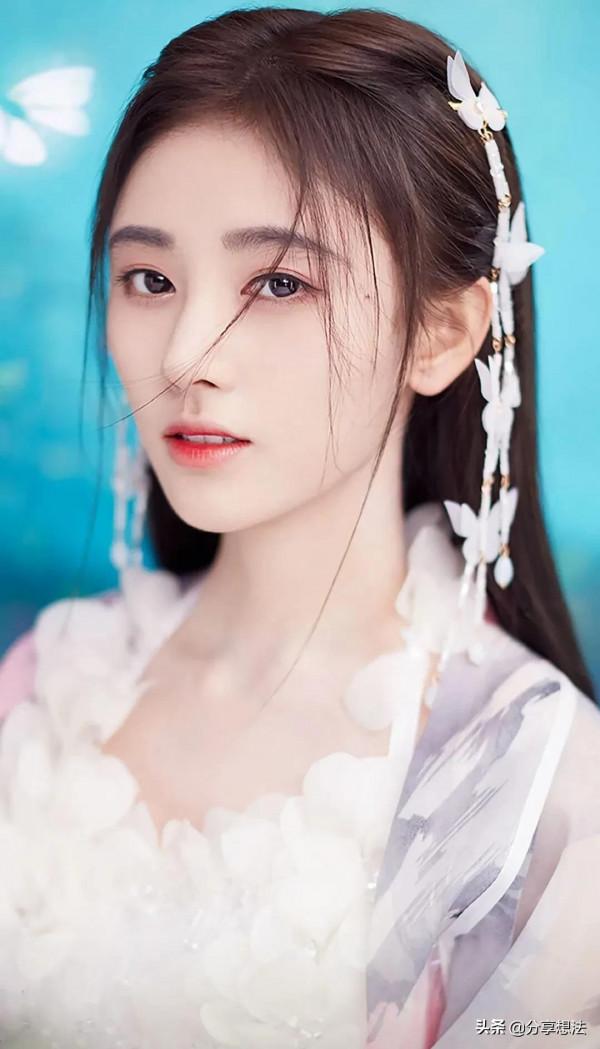 鞠婧禕現代裝美圖