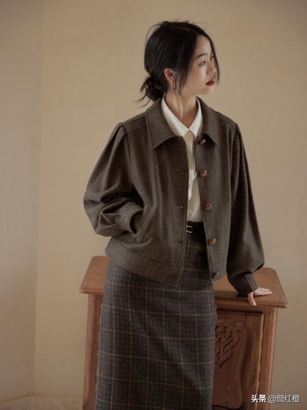 秋季怎麼穿出高階感?這幾組穿搭時髦又保暖,讓你氣質翻倍還實用 秋季怎麼穿出高階感?這幾組穿搭時髦又保暖,讓你氣質翻倍還實用