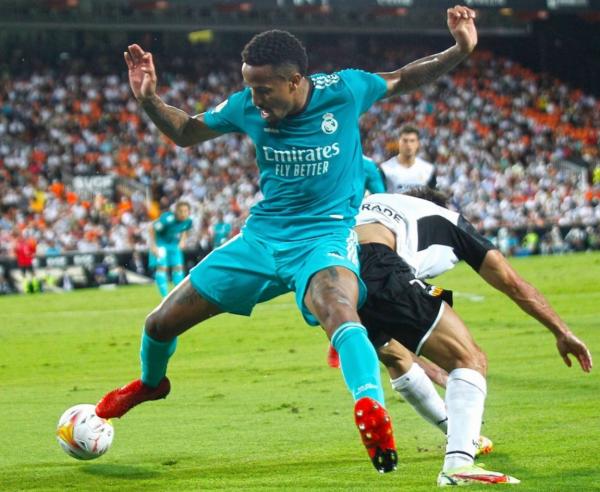 2-1逆轉！皇馬拒絕爆冷，最後時刻2分鐘2球，西甲榜首易主