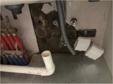 每日簡訊&vert;武漢市新城&CenterDot;璞樾門第二期：廚房漏水 多次維修如今一團糟