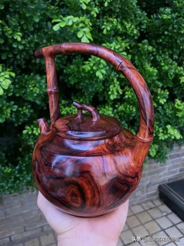 「趣竹提樑壺」吳嶽傑大師親工制極品海南黃花梨紫紅油油梨 「趣竹提樑壺」吳嶽傑大師親工制極品海南黃花梨紫紅油油梨