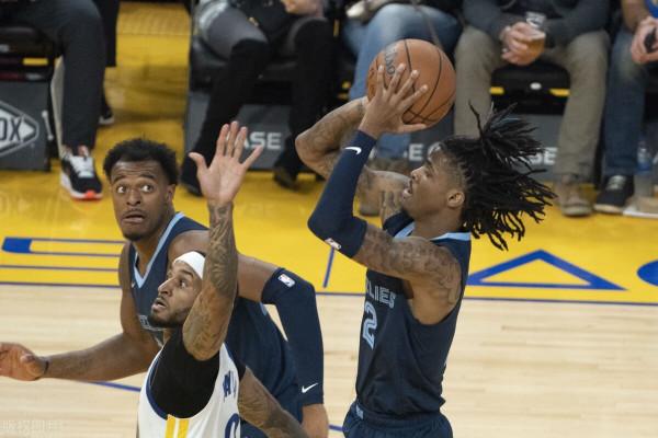 最新排名出爐！湖人或交易威少，哈登破解新規則，曾凡博首秀驚豔