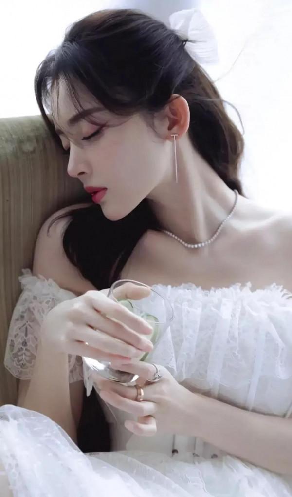 嫵媚動人的娜扎