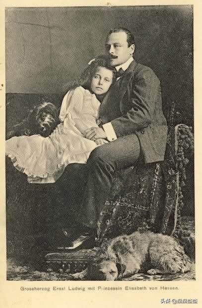 痛恨包辦婚姻想要嫁給愛情，梅麗塔有幸都嘗試了一番，卻鬱鬱而終