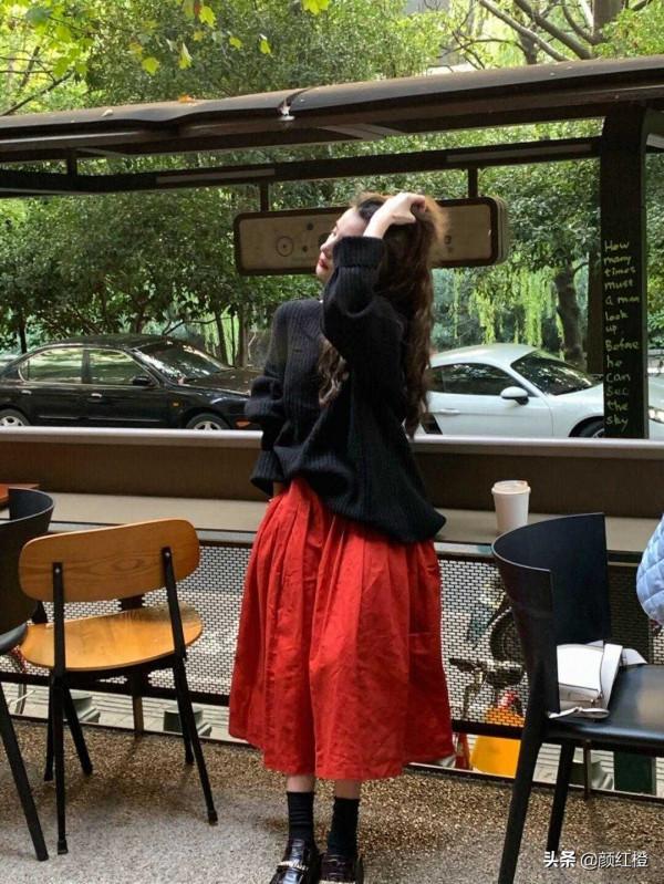 冬天不要只會穿黑白灰，“紅色”搶眼高調又顯白，時髦又有氣場