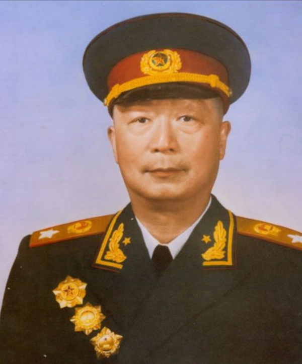 華國鋒擔任軍委主席後,設立了5位副主席,分別是誰? 華國鋒擔任軍委主席後,設立了5位副主席,分別是誰?