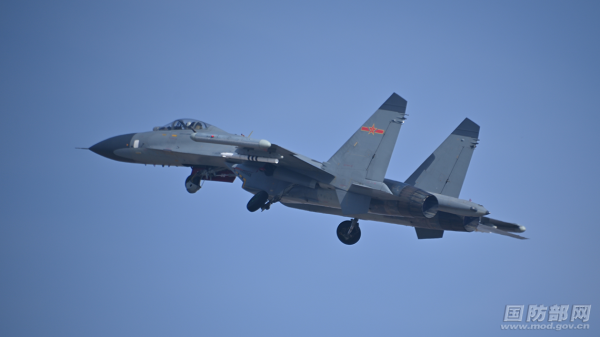 實訓精飛！西部戰區空軍航空兵某旅嚴密組織節日飛行訓練