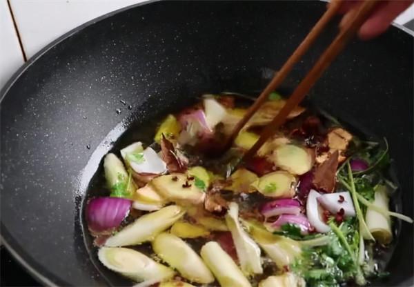 這才是油潑辣子的正確做法，辣椒油秘製方法告訴你，看一遍就學會