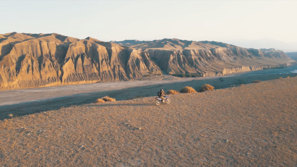 一輛房車一條狗，自駕400天，遊遍多半中國，每天吃住在車上