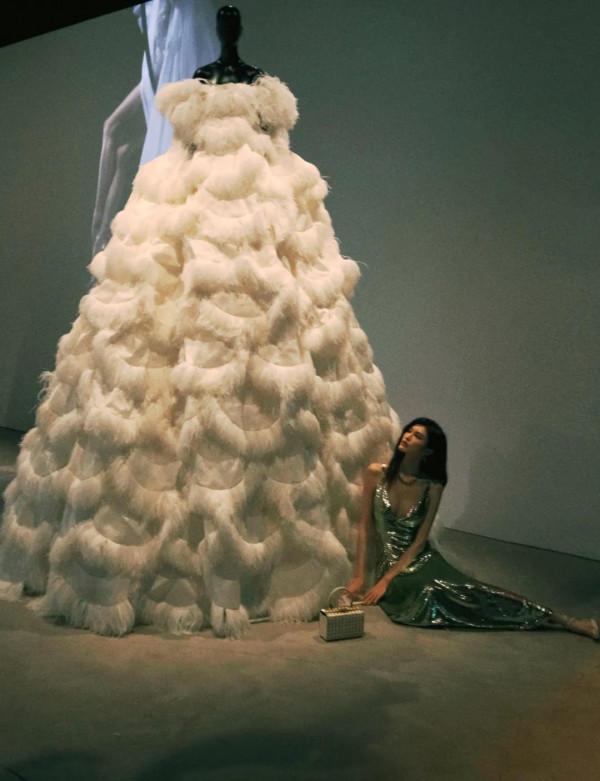 ​是我瘋了還是關曉彤真的變時髦了？