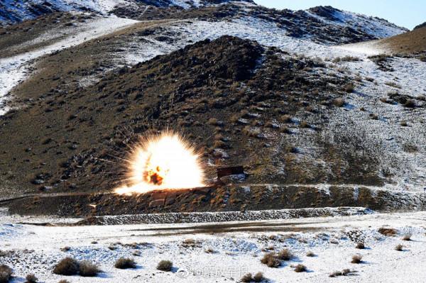 隔屏都有震感 一起來看實彈射擊現場