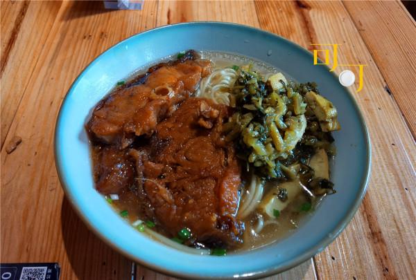 湖州荻港村的施家餛飩5元一碗,乾隆愛吃的鱔糊面,30元一碗 湖州荻港村的施家餛飩5元一碗,乾隆愛吃的鱔糊面,30元一碗